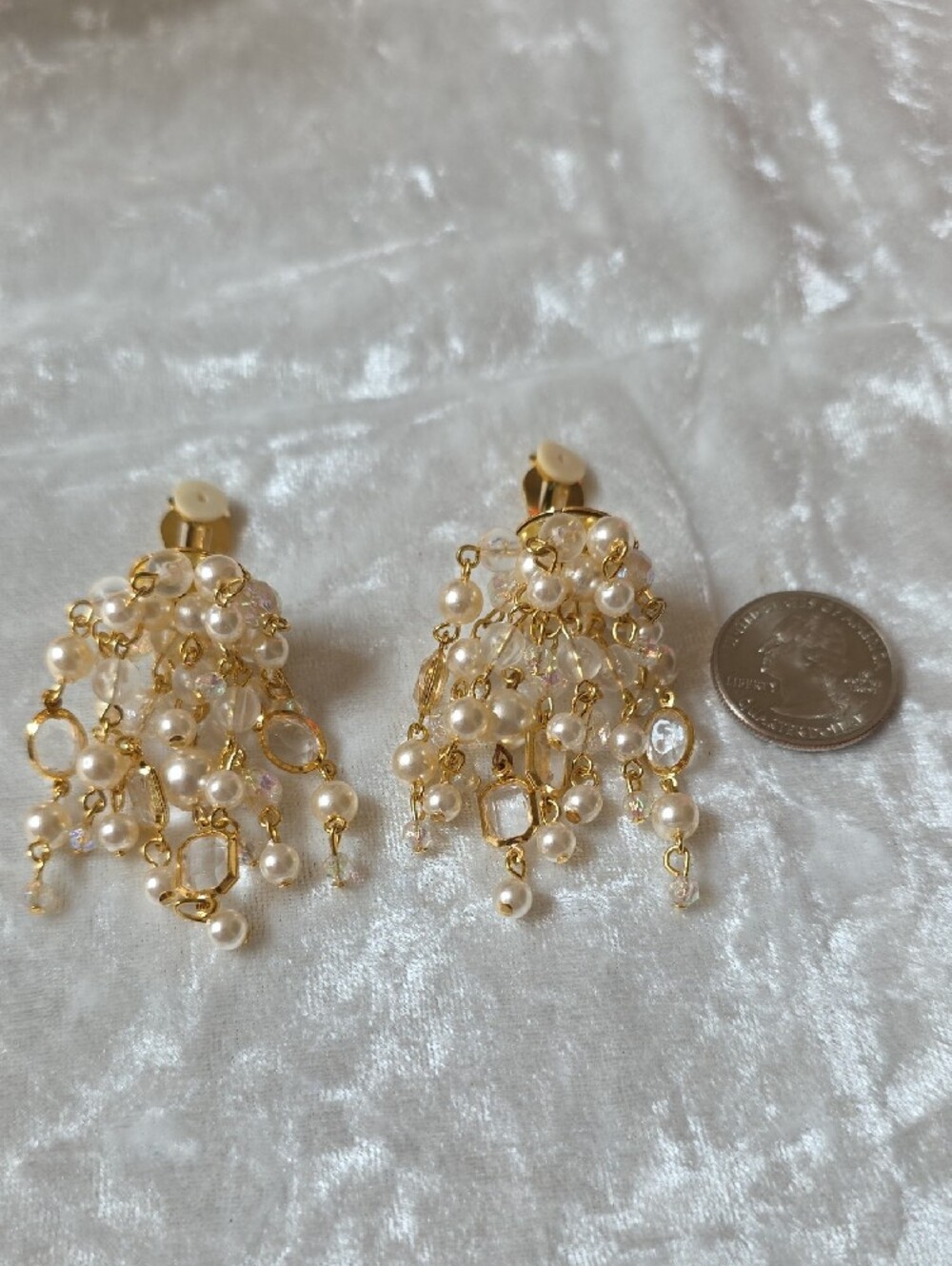 Vintage Gold Pearl Cluster Dangle Feminine Clip On Earrings - Picture 3 of 7